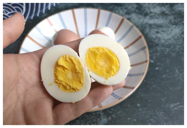 【科学辟谣】鸡蛋吃多了会导致高血脂？ 
