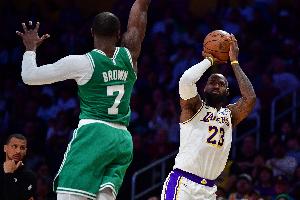 76人总裁：詹姆斯有很多绝佳去处 非常幸运他最终选择了我们
