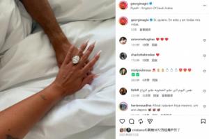 小巧思！C罗8月12日官宣结婚，去年8月12日乔治娜在社媒宣布订婚